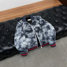 古奇 25ss最新品 立领棉衣夹克外套,设计帅气有型!百搭必备单品,时尚潮牌, 轻松营造酷帅氛围感 ,高级感满满,在低调 古奇 25ss最新品 立领棉衣夹克外套,设计帅气有型!百搭必备单品,时尚潮牌, 轻松营造酷帅氛围感 ,高级感满满,在低调