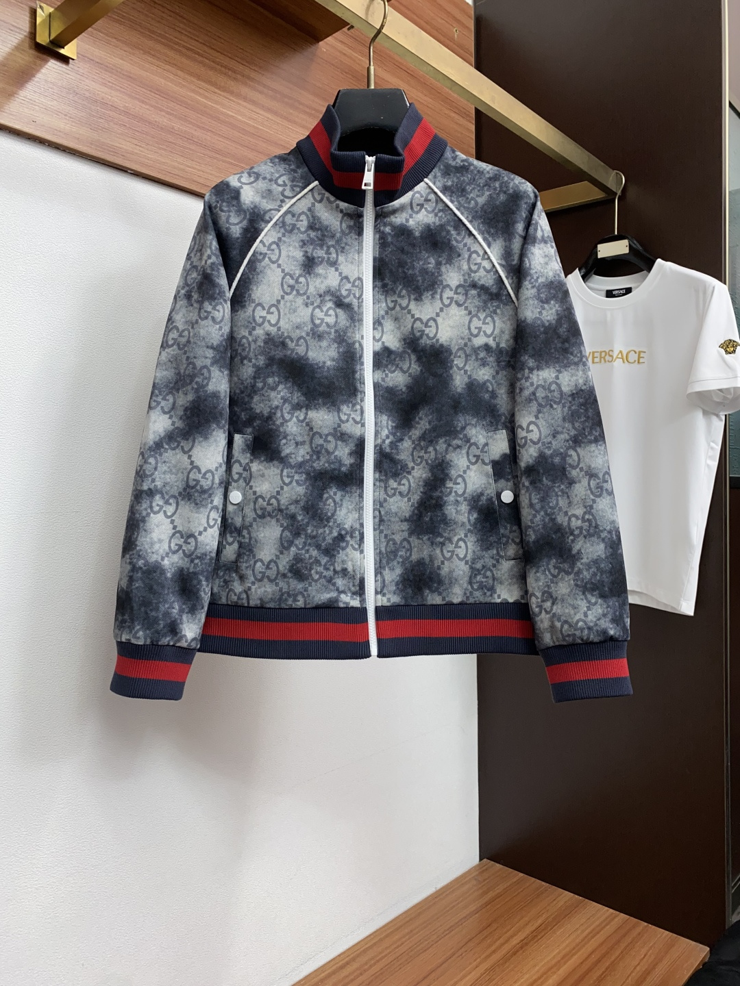 古奇 25ss最新品 立领棉衣夹克外套，设计帅气有型！百搭必备单品，时尚潮牌， 轻松营造酷帅氛围感 ，高级感满满，在低调