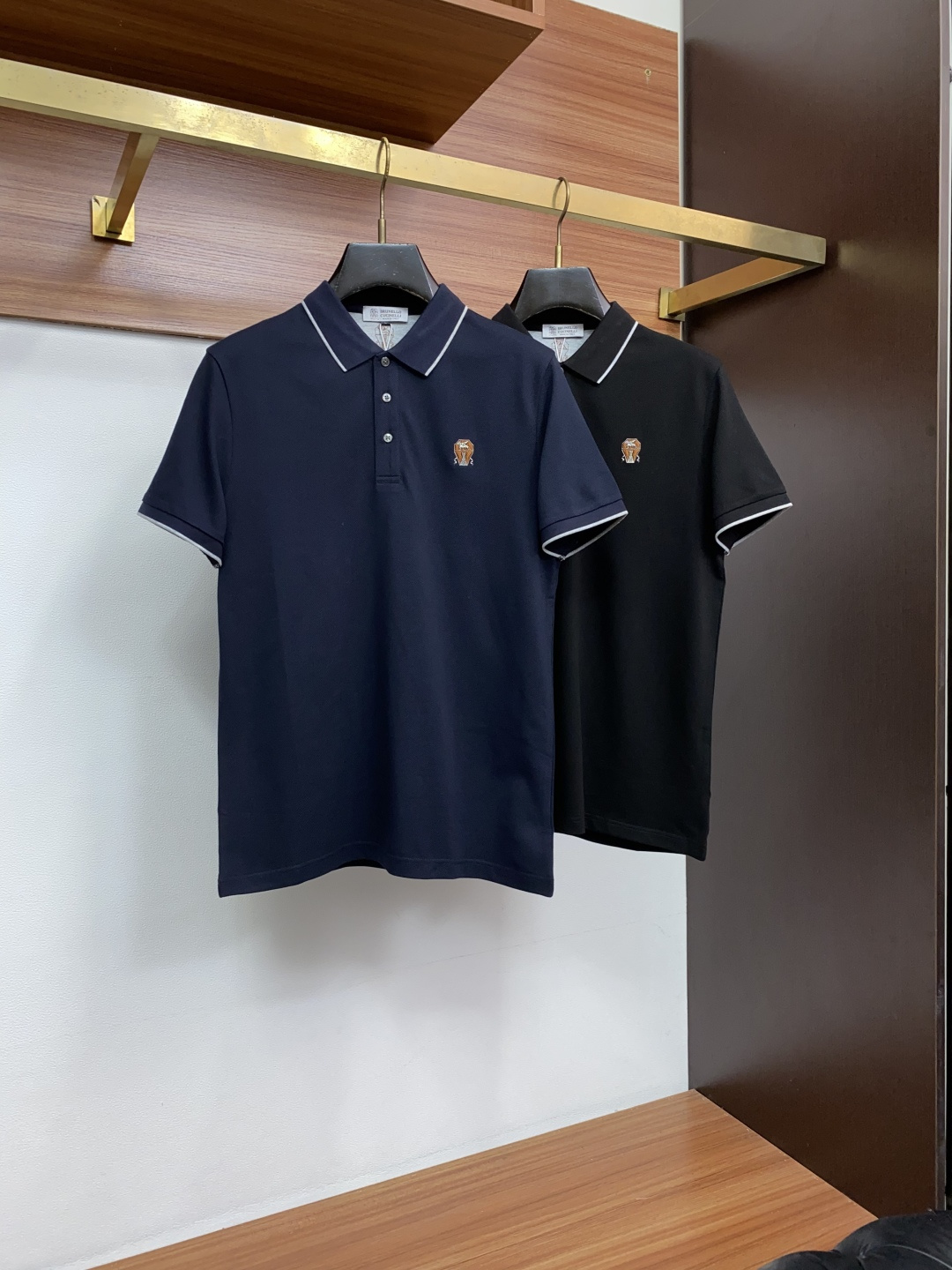 BC 2026春夏新品商务Polo，极简的衣身造型！丝光面料整体的触感极为舒适，弹力十足亲肤效果高级，经典时尚翻领 Po