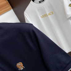 BC 2026春夏新品商务Polo,极简的衣身造型!丝光面料整体的触感极为舒适,弹力十足亲肤效果高级,经典时尚翻领 Po BC 2026春夏新品商务Polo,极简的衣身造型!丝光面料整体的触感极为舒适,弹力十足亲肤效果高级,经典时尚翻领 Po