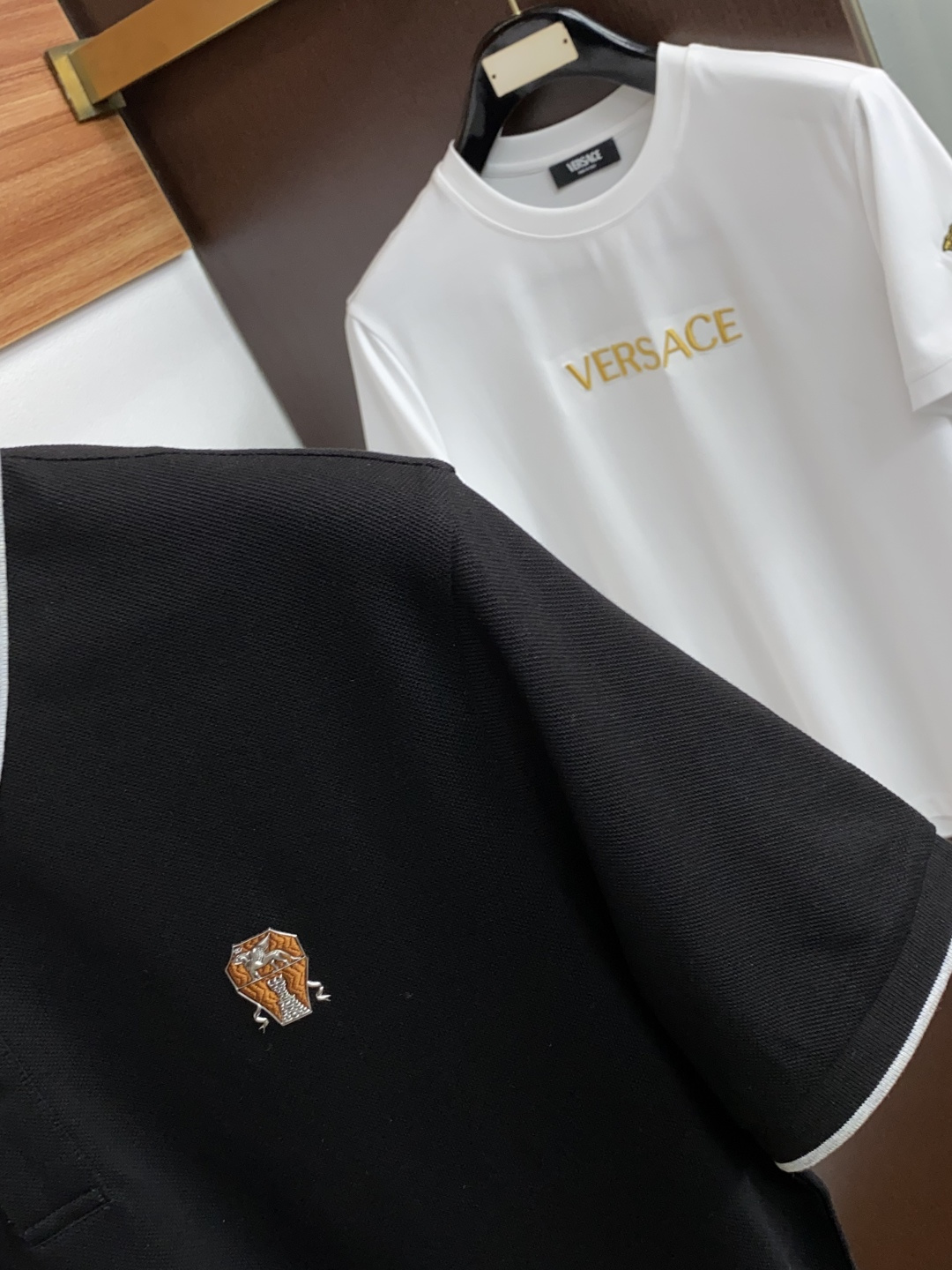 BC 2026春夏新品商务Polo，极简的衣身造型！丝光面料整体的触感极为舒适，弹力十足亲肤效果高级，经典时尚翻领 Po