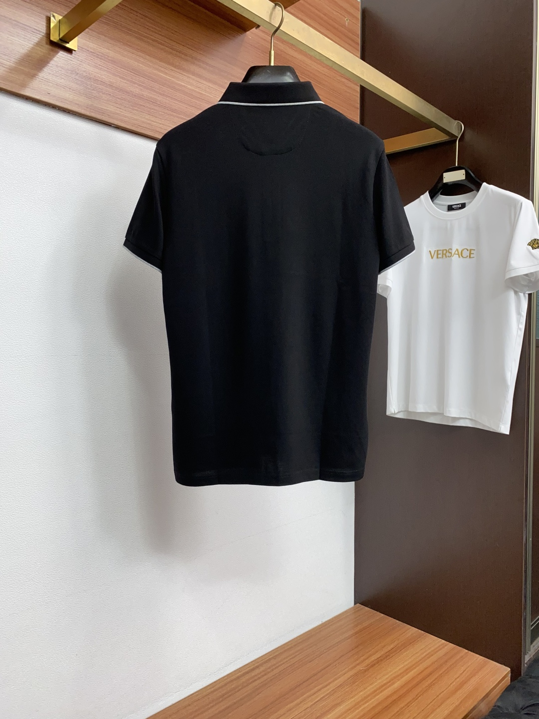 BC 2026春夏新品商务Polo，极简的衣身造型！丝光面料整体的触感极为舒适，弹力十足亲肤效果高级，经典时尚翻领 Po