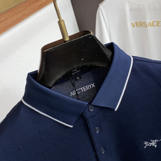 始祖鸟 2026春夏新品商务Polo,极简的衣身造型!丝光面料整体的触感极为舒适,弹力十足亲肤效果高级,经典时尚翻领 P 始祖鸟 2026春夏新品商务Polo,极简的衣身造型!丝光面料整体的触感极为舒适,弹力十足亲肤效果高级,经典时尚翻领 P