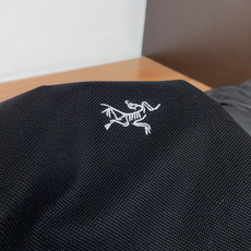 始祖鸟 2026春夏新品商务Polo,极简的衣身造型!丝光面料整体的触感极为舒适,弹力十足亲肤效果高级,经典时尚翻领 P 始祖鸟 2026春夏新品商务Polo,极简的衣身造型!丝光面料整体的触感极为舒适,弹力十足亲肤效果高级,经典时尚翻领 P