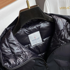 蒙口 25ss最新品 连帽羽绒服外套,设计帅气有型!百搭必备单品,时尚潮牌, 轻松营造酷帅氛围感 ,高级感满满,在低调又 蒙口 25ss最新品 连帽羽绒服外套,设计帅气有型!百搭必备单品,时尚潮牌, 轻松营造酷帅氛围感 ,高级感满满,在低调又