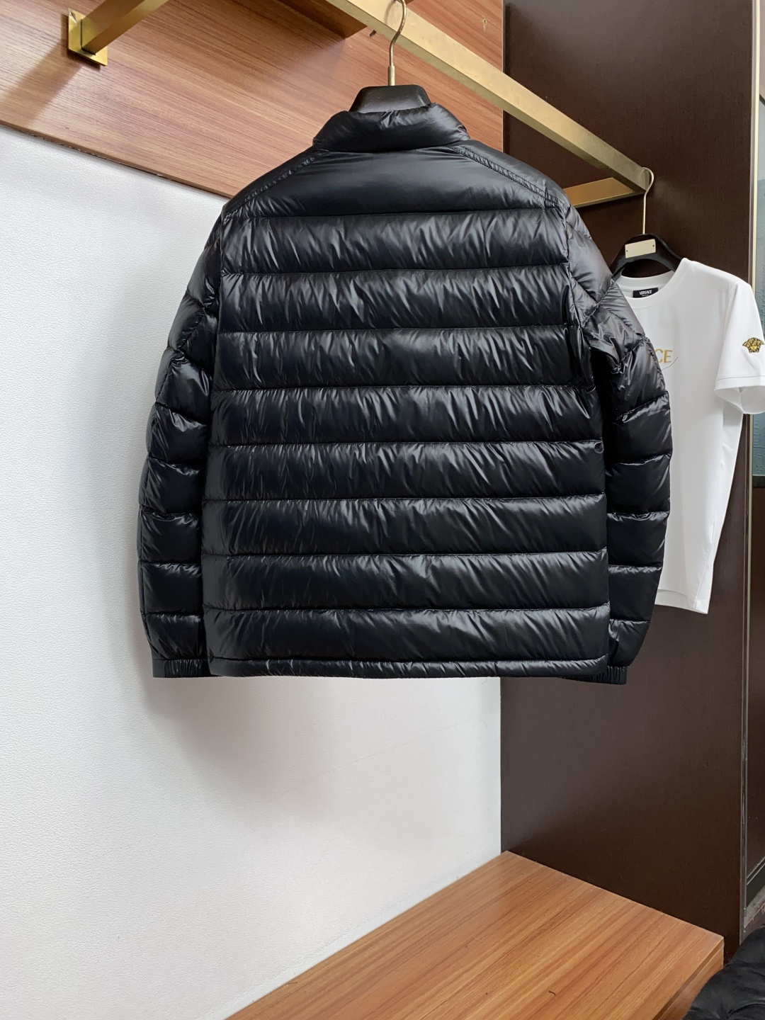 蒙口 25ss最新品 小立领羽绒服外套，设计帅气有型！百搭必备单品，时尚潮牌， 轻松营造酷帅氛围感 ，高级感满满，在低调