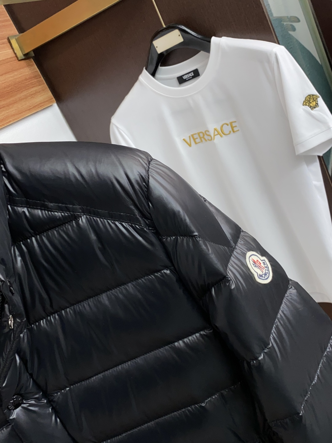 蒙口 25ss最新品 小立领羽绒服外套，设计帅气有型！百搭必备单品，时尚潮牌， 轻松营造酷帅氛围感 ，高级感满满，在低调