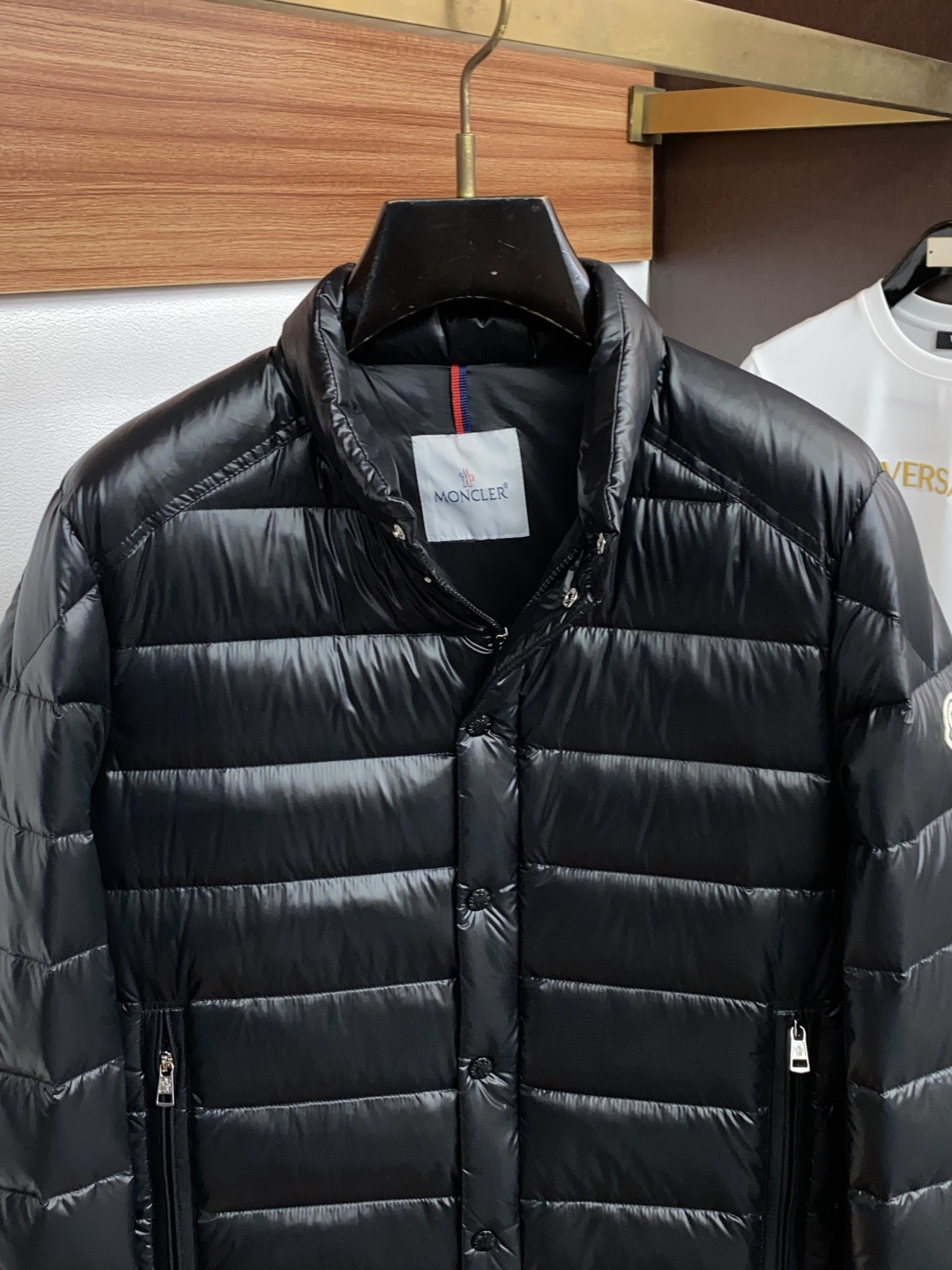 蒙口 25ss最新品 小立领羽绒服外套，设计帅气有型！百搭必备单品，时尚潮牌， 轻松营造酷帅氛围感 ，高级感满满，在低调