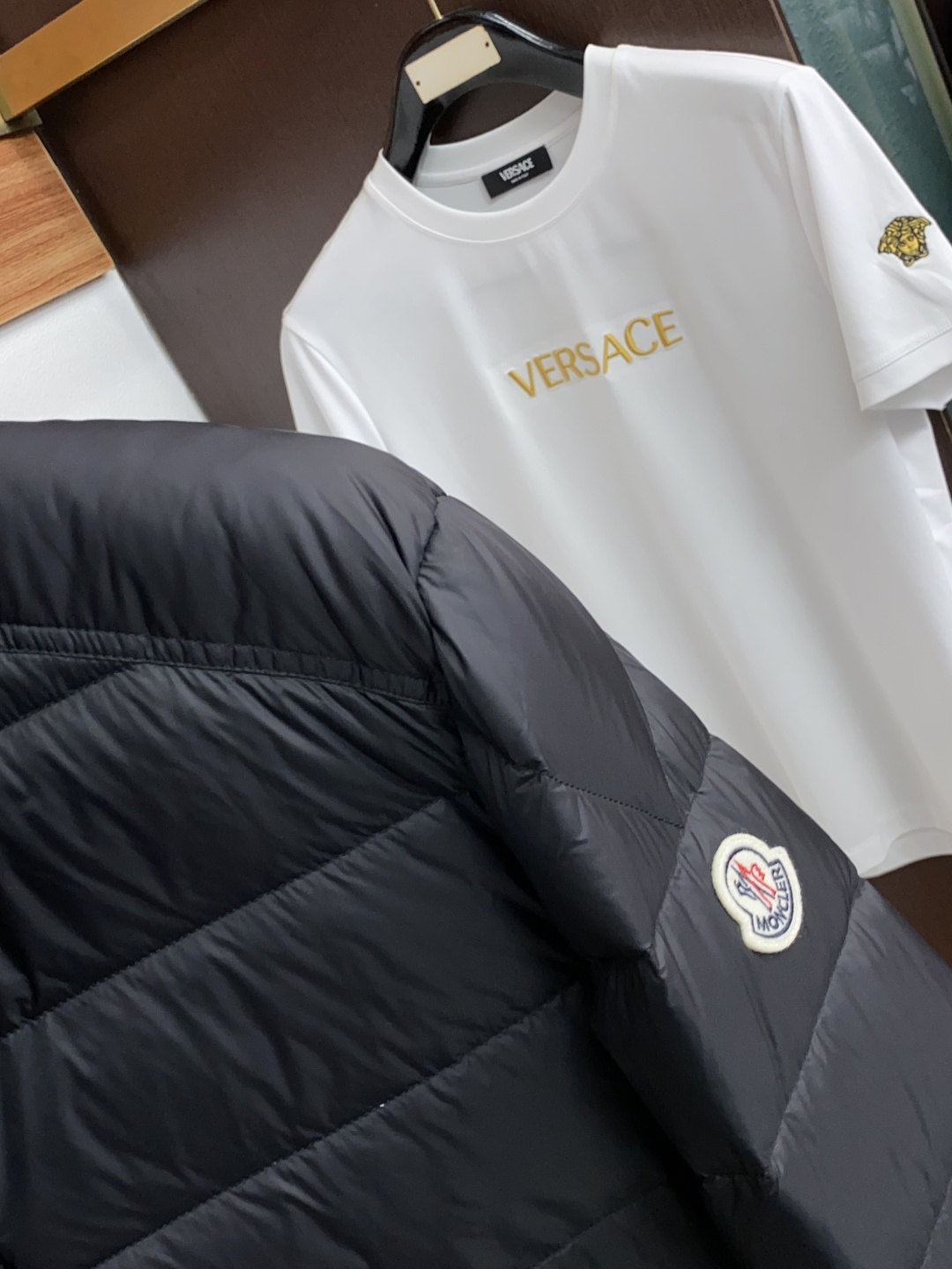 蒙口 25ss最新品 小立领羽绒服外套，设计帅气有型！百搭必备单品，时尚潮牌， 轻松营造酷帅氛围感 ，高级感满满，在低调