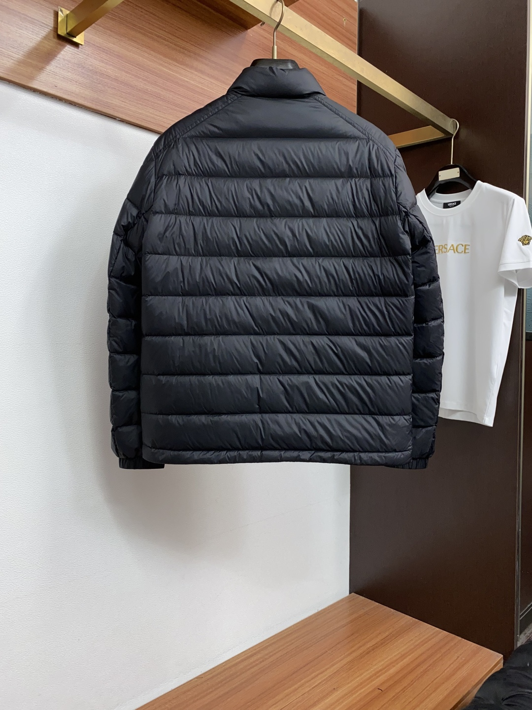 蒙口 25ss最新品 小立领羽绒服外套，设计帅气有型！百搭必备单品，时尚潮牌， 轻松营造酷帅氛围感 ，高级感满满，在低调