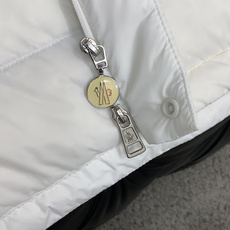 蒙口 25ss最新品 小立领羽绒服外套,设计帅气有型!百搭必备单品,时尚潮牌, 轻松营造酷帅氛围感 ,高级感满满,在低调 蒙口 25ss最新品 小立领羽绒服外套,设计帅气有型!百搭必备单品,时尚潮牌, 轻松营造酷帅氛围感 ,高级感满满,在低调