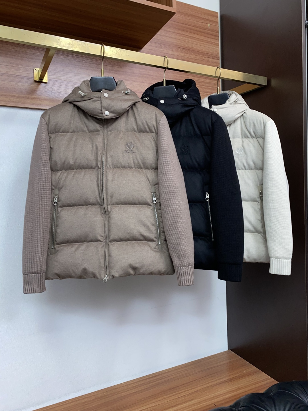 Loro Piana 诺悠翩雅 26ss最新品 针织拼接商务鹅绒羽绒服外套,设计帅气有型!百搭必备单品,时尚潮牌, 轻松 Loro Piana 诺悠翩雅 26ss最新品 针织拼接商务鹅绒羽绒服外套,设计帅气有型!百搭必备单品,时尚潮牌, 轻松