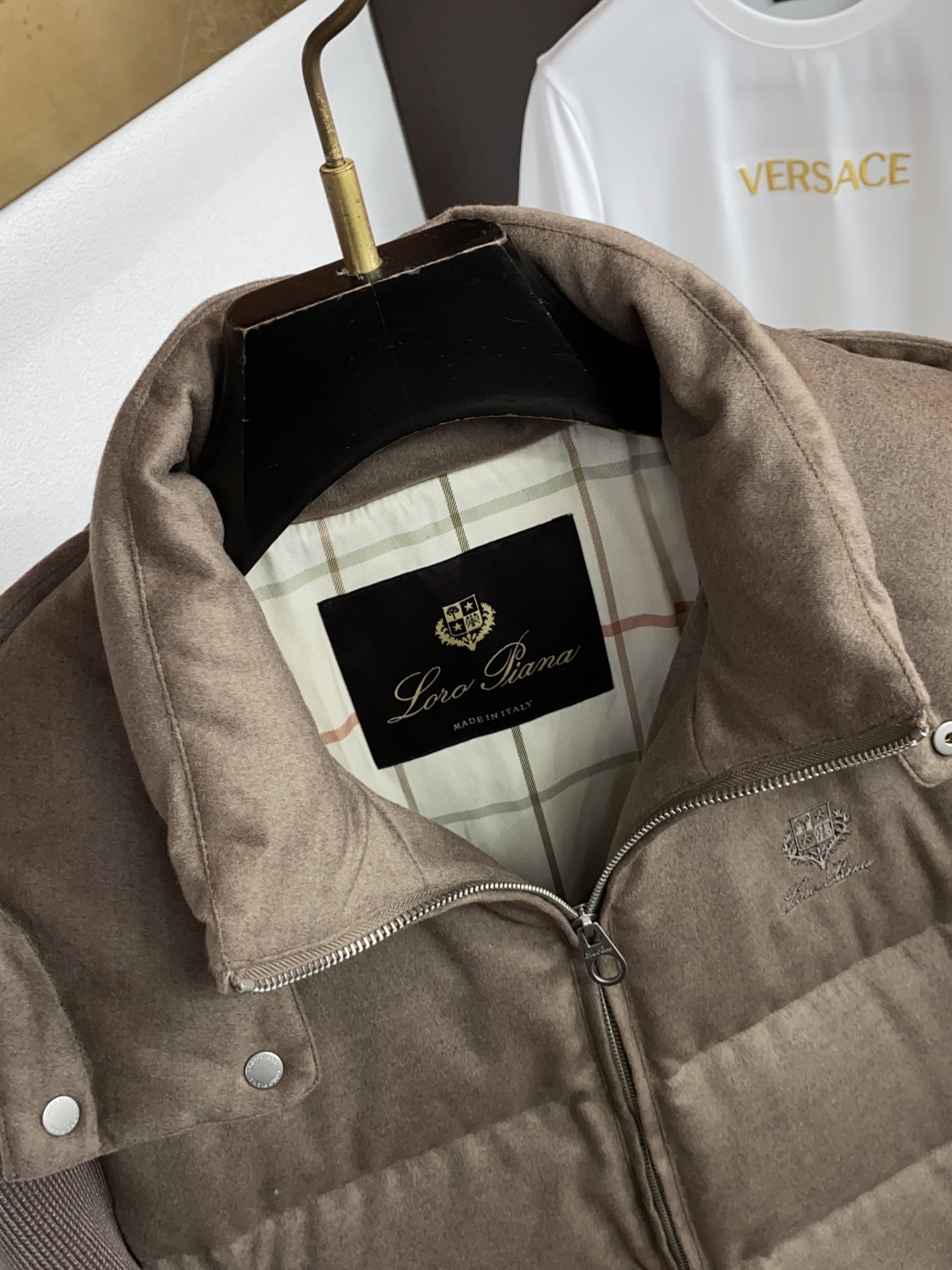 Loro Piana 诺悠翩雅 26ss最新品 针织拼接商务鹅绒羽绒服外套,设计帅气有型!百搭必备单品,时尚潮牌, 轻松 Loro Piana 诺悠翩雅 26ss最新品 针织拼接商务鹅绒羽绒服外套,设计帅气有型!百搭必备单品,时尚潮牌, 轻松