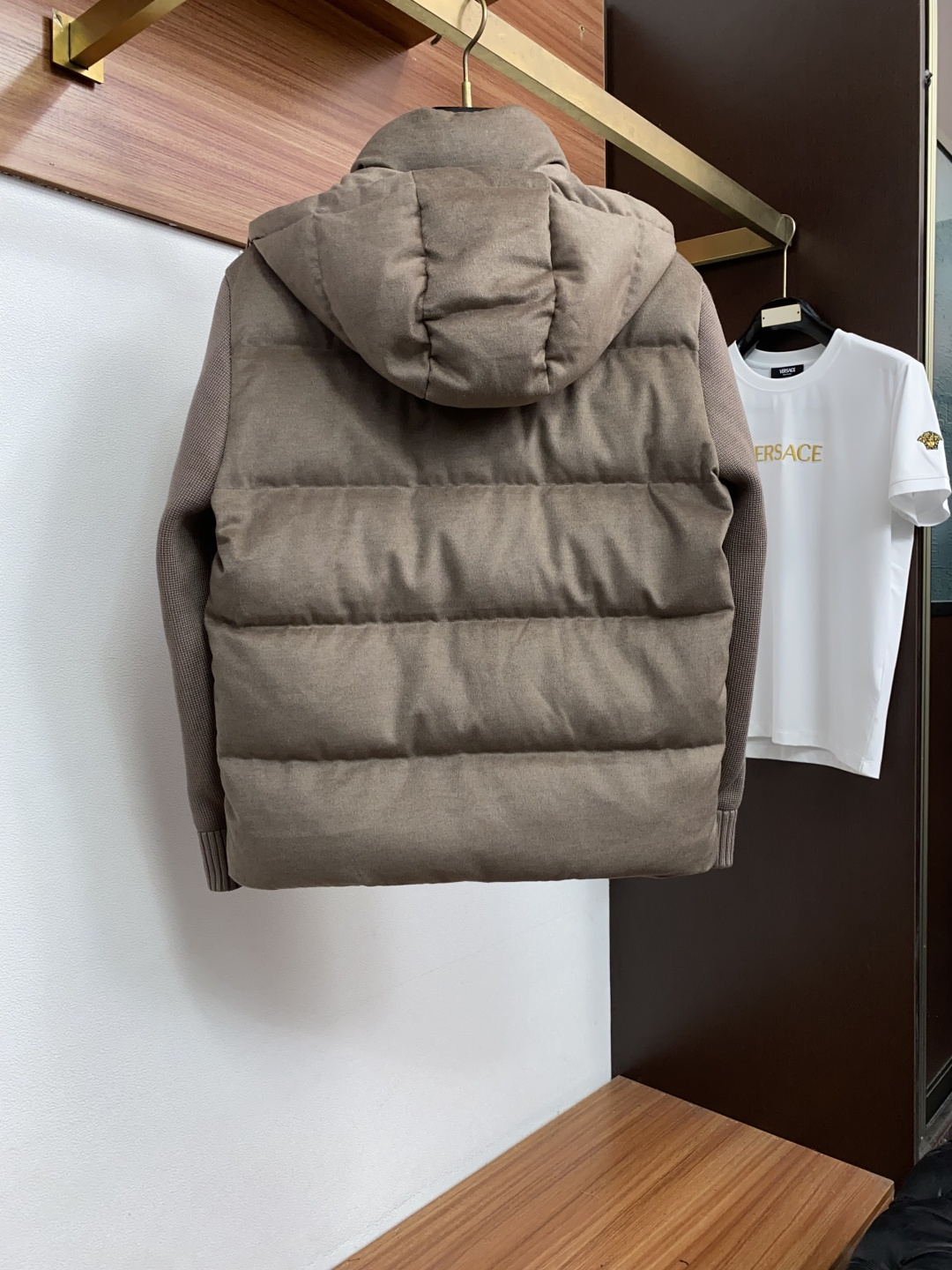 Loro Piana 诺悠翩雅 26ss最新品 针织拼接商务鹅绒羽绒服外套,设计帅气有型!百搭必备单品,时尚潮牌, 轻松 Loro Piana 诺悠翩雅 26ss最新品 针织拼接商务鹅绒羽绒服外套,设计帅气有型!百搭必备单品,时尚潮牌, 轻松