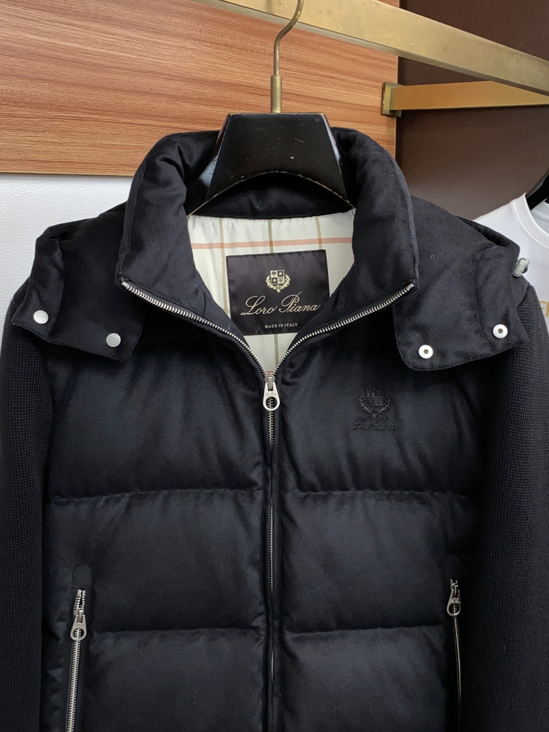 Loro Piana 诺悠翩雅 26ss最新品 针织拼接商务鹅绒羽绒服外套,设计帅气有型!百搭必备单品,时尚潮牌, 轻松 Loro Piana 诺悠翩雅 26ss最新品 针织拼接商务鹅绒羽绒服外套,设计帅气有型!百搭必备单品,时尚潮牌, 轻松