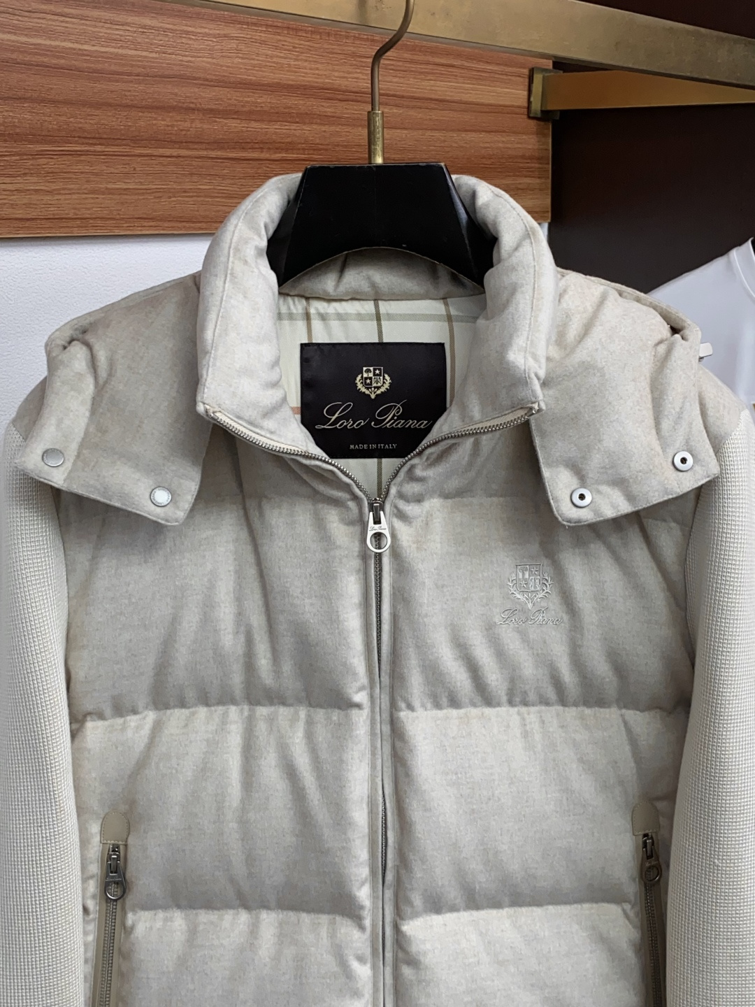 Loro Piana 诺悠翩雅 26ss最新品 针织拼接商务鹅绒羽绒服外套,设计帅气有型!百搭必备单品,时尚潮牌, 轻松 Loro Piana 诺悠翩雅 26ss最新品 针织拼接商务鹅绒羽绒服外套,设计帅气有型!百搭必备单品,时尚潮牌, 轻松