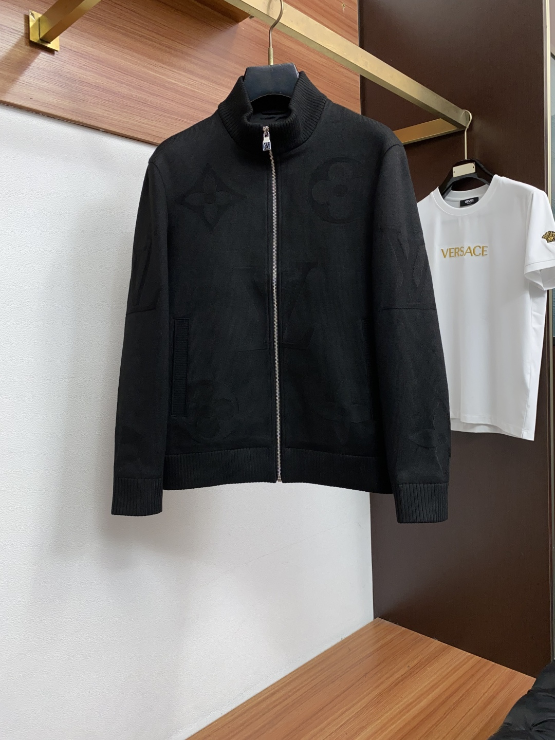 1v 路易威登 26ss最新品针织夹克外套，设计帅气有型！百搭必备单品，时尚潮牌， 轻松营造酷帅氛围感 ，高级感满满，在