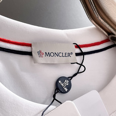moncle* 正码正拍修身版型M-XXXL 顶级黑白双色顶级万针线绣字母刺绣打造圆领短袖,定制80支醋酸丝精致工艺专柜 moncle* 正码正拍修身版型M-XXXL 顶级黑白双色顶级万针线绣字母刺绣打造圆领短袖,定制80支醋酸丝精致工艺专柜