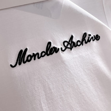 moncle* 正码正拍修身版型M-XXXL 顶级黑白双色顶级万针线绣字母刺绣打造圆领短袖,定制80支醋酸丝精致工艺专柜 moncle* 正码正拍修身版型M-XXXL 顶级黑白双色顶级万针线绣字母刺绣打造圆领短袖,定制80支醋酸丝精致工艺专柜