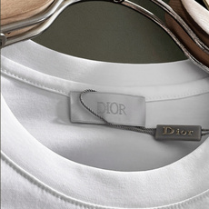 DIO* 正码正拍修身版型M-XXXL 顶级黑白双色顶级万针线绣字母刺绣打造圆领短袖,双丝光芝麻纹棉100支精致工艺专柜 DIO* 正码正拍修身版型M-XXXL 顶级黑白双色顶级万针线绣字母刺绣打造圆领短袖,双丝光芝麻纹棉100支精致工艺专柜