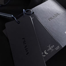 PRAD* 正码正拍修身版型M-XXXL 顶级黑白双色顶级万针线绣字母刺绣打造圆领短袖,双丝光芝麻纹棉100支精致工艺专 PRAD* 正码正拍修身版型M-XXXL 顶级黑白双色顶级万针线绣字母刺绣打造圆领短袖,双丝光芝麻纹棉100支精致工艺专