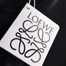 LOWE* 正码正拍修身版型M-XXXL 顶级黑白双色顶级万针线绣字母刺绣打造圆领短袖,双丝光芝麻纹棉100支精致工艺专 LOWE* 正码正拍修身版型M-XXXL 顶级黑白双色顶级万针线绣字母刺绣打造圆领短袖,双丝光芝麻纹棉100支精致工艺专