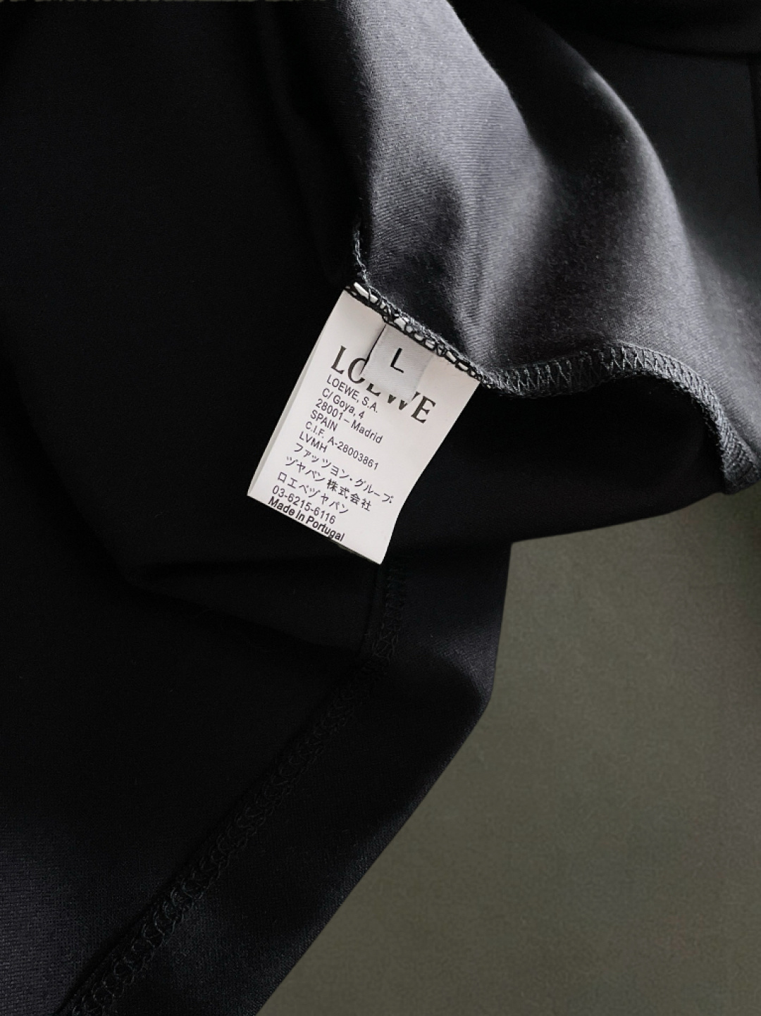 LOWE* 正码正拍修身版型M-XXXL 顶级黑白双色顶级万针线绣字母刺绣打造圆领短袖，双丝光芝麻纹棉100支精致工艺专