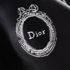 DIO*正码正拍修身版型M-XXXL 顶级黑白双色顶级万针线绣字母刺绣打造圆领短袖,双丝光芝麻纹棉100支精致工艺专柜面 DIO*正码正拍修身版型M-XXXL 顶级黑白双色顶级万针线绣字母刺绣打造圆领短袖,双丝光芝麻纹棉100支精致工艺专柜面