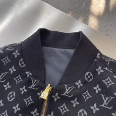 驴牌 26ss新款Monogram 图案双面绒面飞行员 夹克外套 男款 高版本。 码数:48.50.52.54. 驴牌 26ss新款Monogram 图案双面绒面飞行员 夹克外套 男款 高版本。 码数:48.50.52.54.