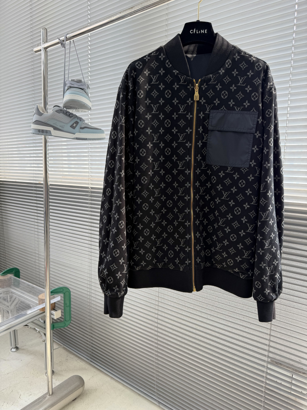 驴牌     26ss新款Monogram 图案双面绒面飞行员 夹克外套 男款 高版本。 码数：48.50.52.54.
