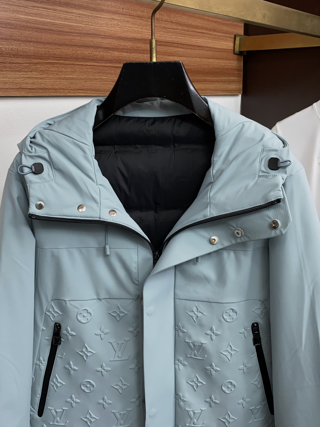 1v 路易威登 2026秋冬新款🆕玛雅羽绒服原版1:1订制五金配件全进口原版定制 欢迎专柜对比 绝对的高品质 采用顶级9 1v 路易威登 2026秋冬新款🆕玛雅羽绒服原版1:1订制五金配件全进口原版定制 欢迎专柜对比 绝对的高品质 采用顶级9