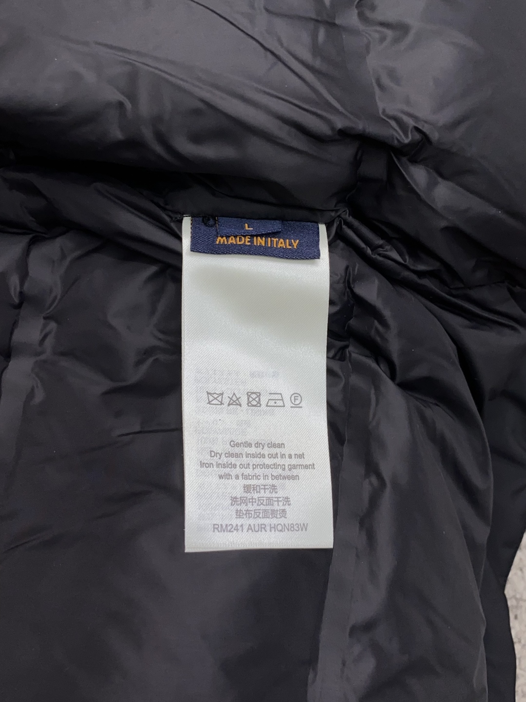 1v 路易威登 2026秋冬新款🆕玛雅羽绒服原版1:1订制五金配件全进口原版定制 欢迎专柜对比 绝对的高品质 采用顶级9 1v 路易威登 2026秋冬新款🆕玛雅羽绒服原版1:1订制五金配件全进口原版定制 欢迎专柜对比 绝对的高品质 采用顶级9