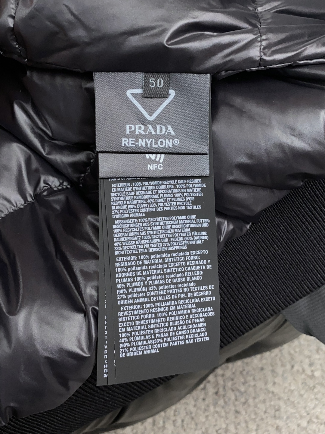 普拉达 2026秋冬新款🆕飞行羽绒服原版1:1订制五金配件全进口原版定制 欢迎专柜对比 绝对的高品质 采用顶级95白鸭绒 普拉达 2026秋冬新款🆕飞行羽绒服原版1:1订制五金配件全进口原版定制 欢迎专柜对比 绝对的高品质 采用顶级95白鸭绒