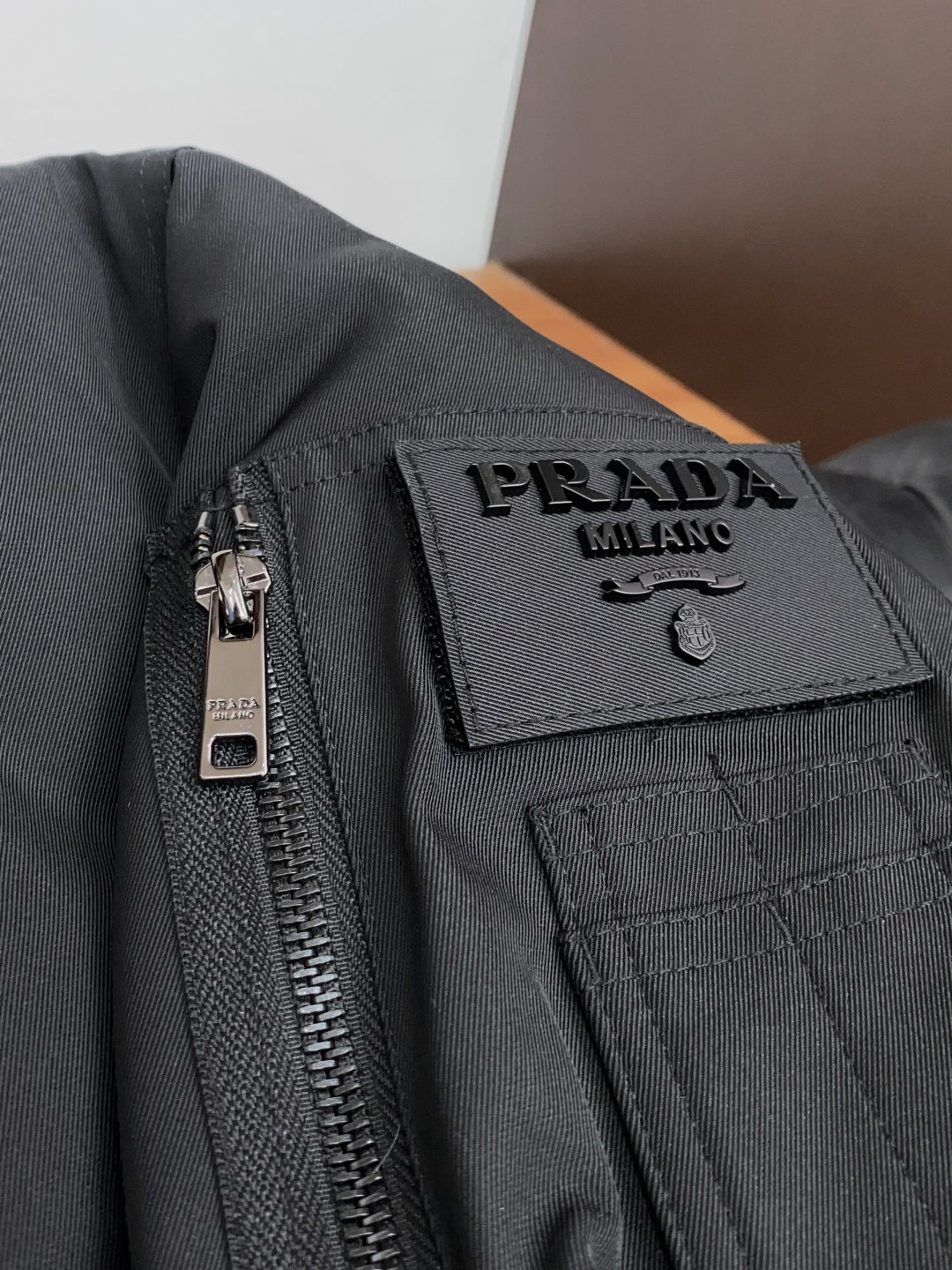 普拉达 2026秋冬新款🆕飞行羽绒服原版1:1订制五金配件全进口原版定制 欢迎专柜对比 绝对的高品质 采用顶级95白鸭绒 普拉达 2026秋冬新款🆕飞行羽绒服原版1:1订制五金配件全进口原版定制 欢迎专柜对比 绝对的高品质 采用顶级95白鸭绒