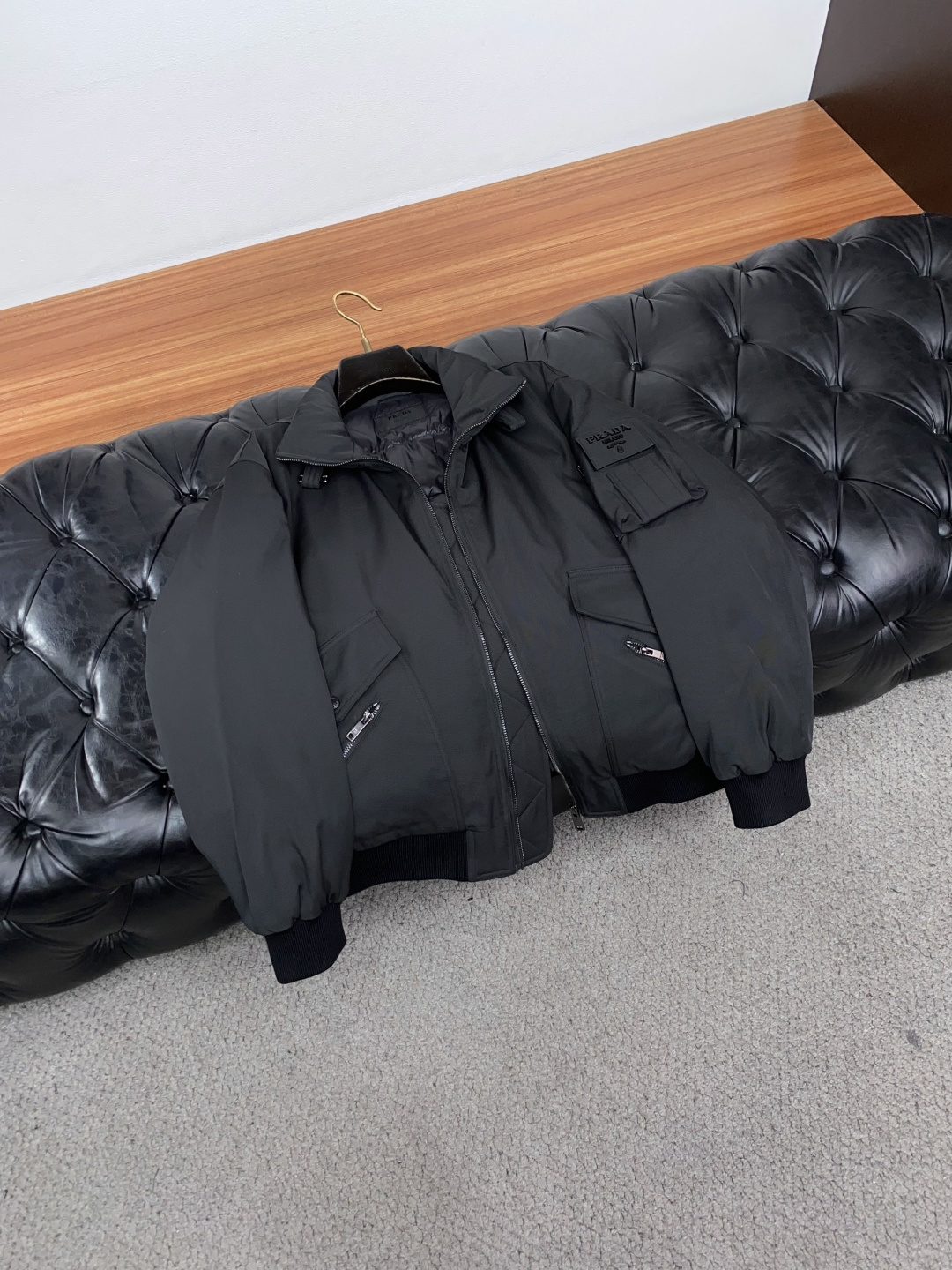 普拉达 2026秋冬新款🆕飞行羽绒服原版1:1订制五金配件全进口原版定制 欢迎专柜对比 绝对的高品质 采用顶级95白鸭绒 普拉达 2026秋冬新款🆕飞行羽绒服原版1:1订制五金配件全进口原版定制 欢迎专柜对比 绝对的高品质 采用顶级95白鸭绒