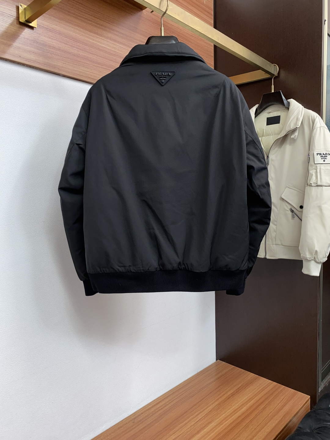 普拉达 2026秋冬新款🆕飞行羽绒服原版1:1订制五金配件全进口原版定制 欢迎专柜对比 绝对的高品质 采用顶级95白鸭绒 普拉达 2026秋冬新款🆕飞行羽绒服原版1:1订制五金配件全进口原版定制 欢迎专柜对比 绝对的高品质 采用顶级95白鸭绒