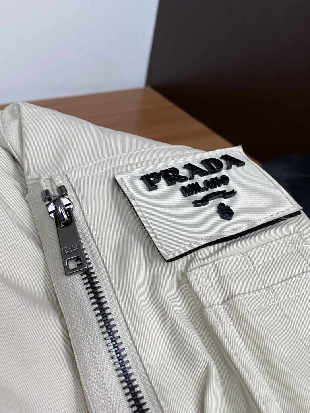 普拉达 2026秋冬新款🆕飞行羽绒服原版1:1订制五金配件全进口原版定制 欢迎专柜对比 绝对的高品质 采用顶级95白鸭绒 普拉达 2026秋冬新款🆕飞行羽绒服原版1:1订制五金配件全进口原版定制 欢迎专柜对比 绝对的高品质 采用顶级95白鸭绒