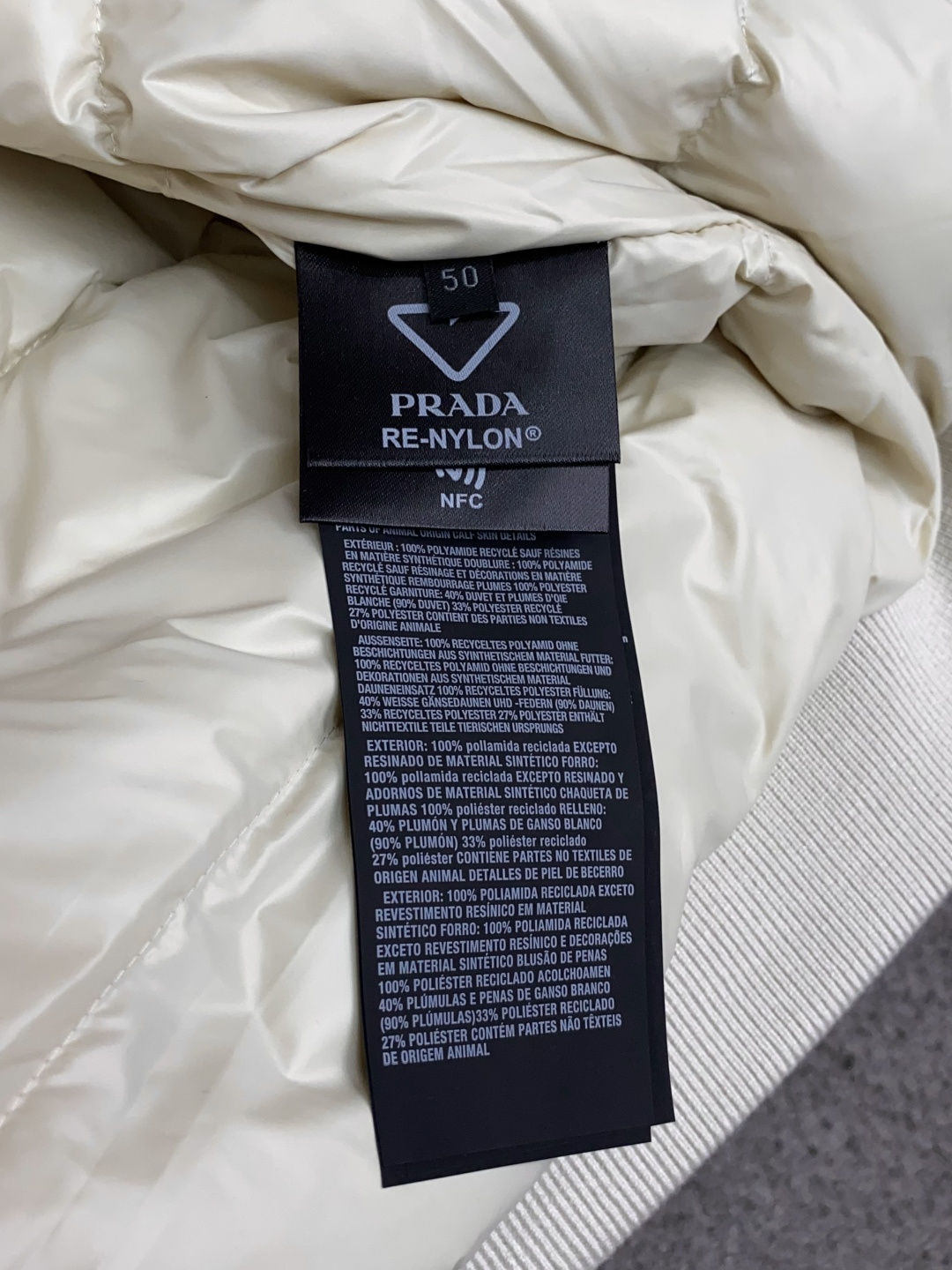 普拉达 2026秋冬新款🆕飞行羽绒服原版1:1订制五金配件全进口原版定制 欢迎专柜对比 绝对的高品质 采用顶级95白鸭绒 普拉达 2026秋冬新款🆕飞行羽绒服原版1:1订制五金配件全进口原版定制 欢迎专柜对比 绝对的高品质 采用顶级95白鸭绒