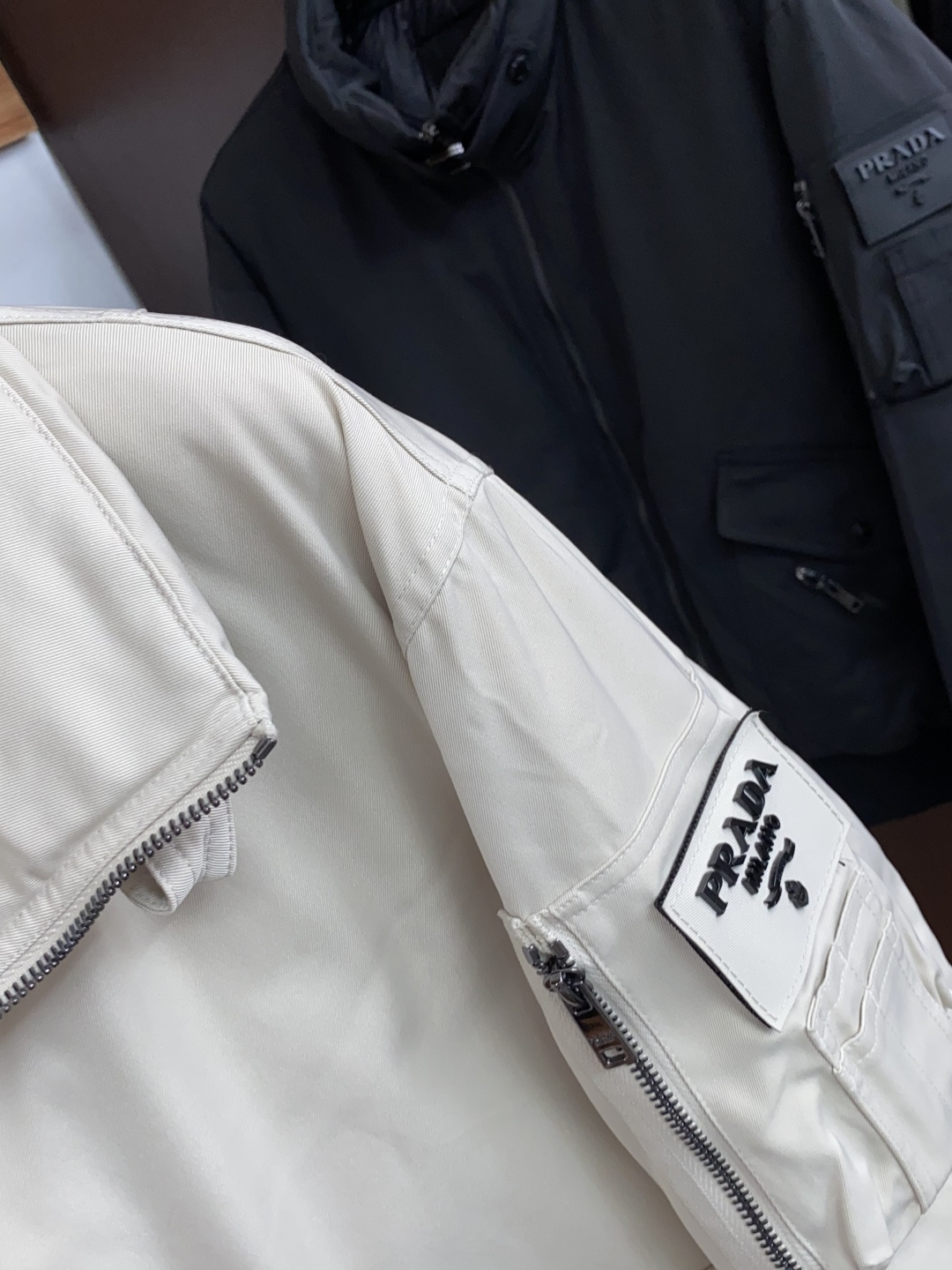 普拉达 2026秋冬新款🆕飞行羽绒服原版1:1订制五金配件全进口原版定制 欢迎专柜对比 绝对的高品质 采用顶级95白鸭绒 普拉达 2026秋冬新款🆕飞行羽绒服原版1:1订制五金配件全进口原版定制 欢迎专柜对比 绝对的高品质 采用顶级95白鸭绒