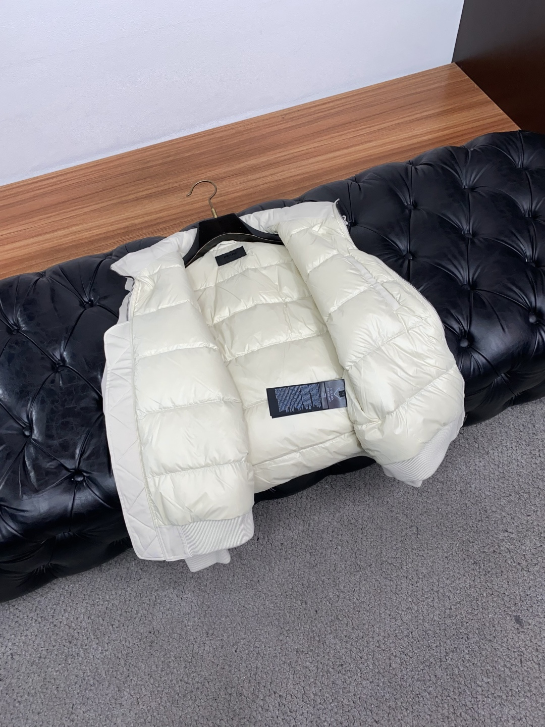 普拉达 2026秋冬新款🆕飞行羽绒服原版1:1订制五金配件全进口原版定制 欢迎专柜对比 绝对的高品质 采用顶级95白鸭绒 普拉达 2026秋冬新款🆕飞行羽绒服原版1:1订制五金配件全进口原版定制 欢迎专柜对比 绝对的高品质 采用顶级95白鸭绒