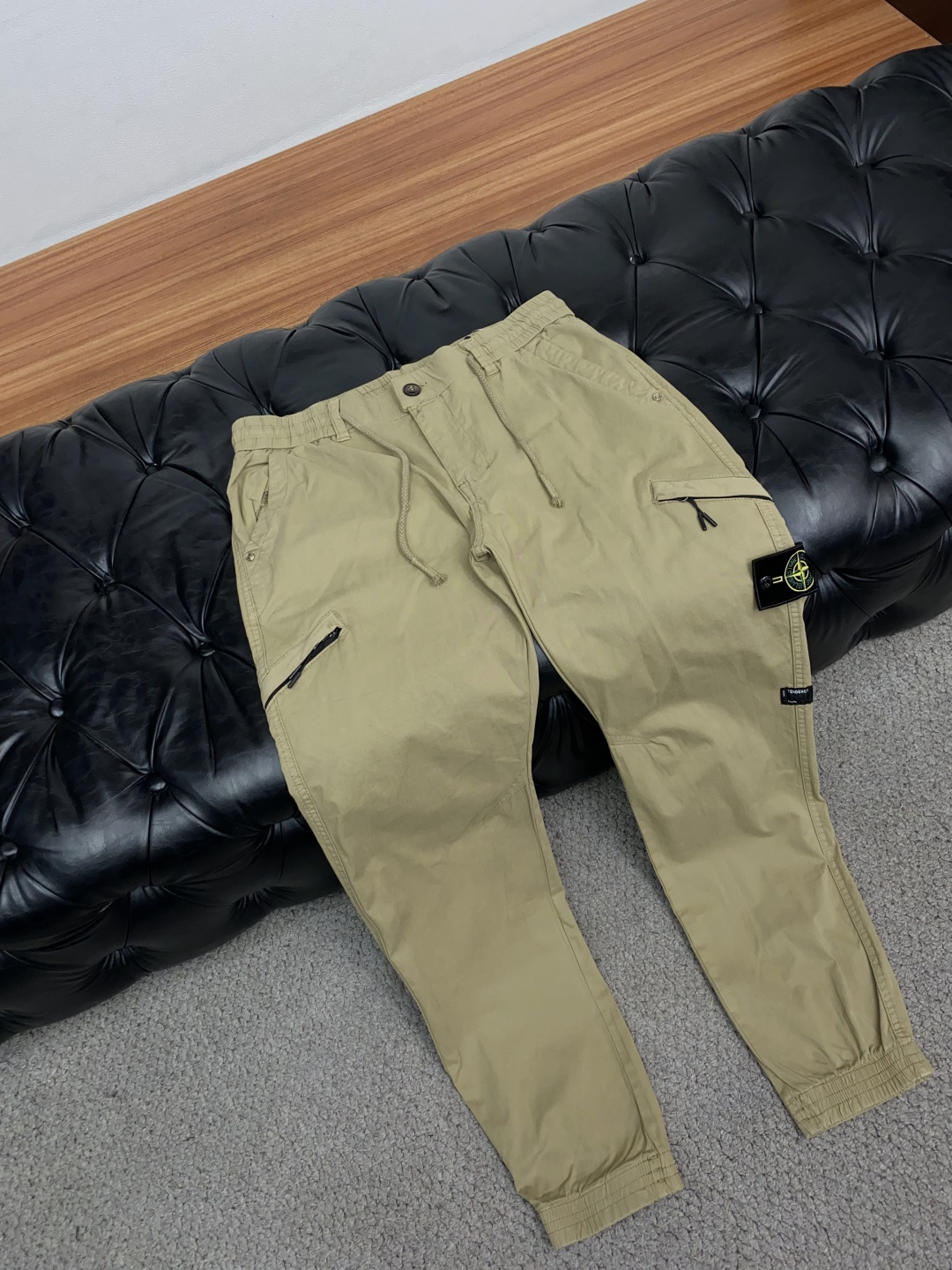 石头岛 28-38 最新款秋冬纯棉休闲裤最新款上身版型无敌正！工装多口袋版型 绝对可以闭眼收的一款 此款裤子非常百搭，弹
