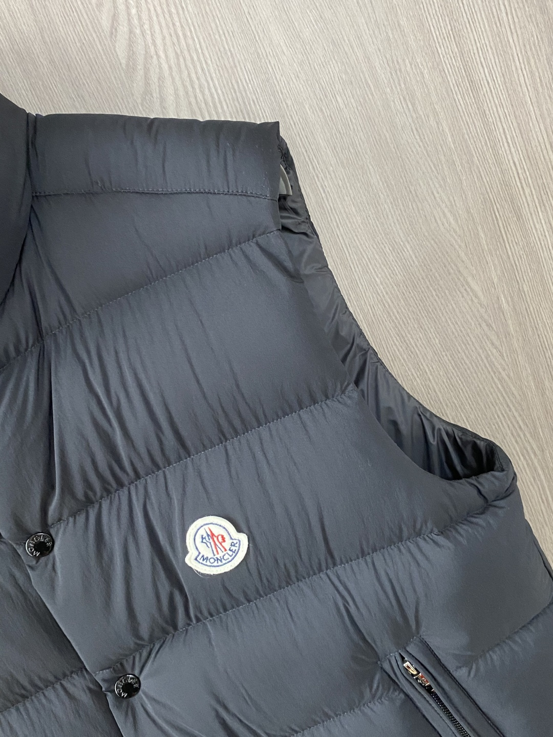 蒙口 2026秋冬新款🆕马甲 羽绒服原版1:1订制五金配件全进口原版定制 欢迎专柜对比 绝对的高品质 采用顶级鹅绒 超柔