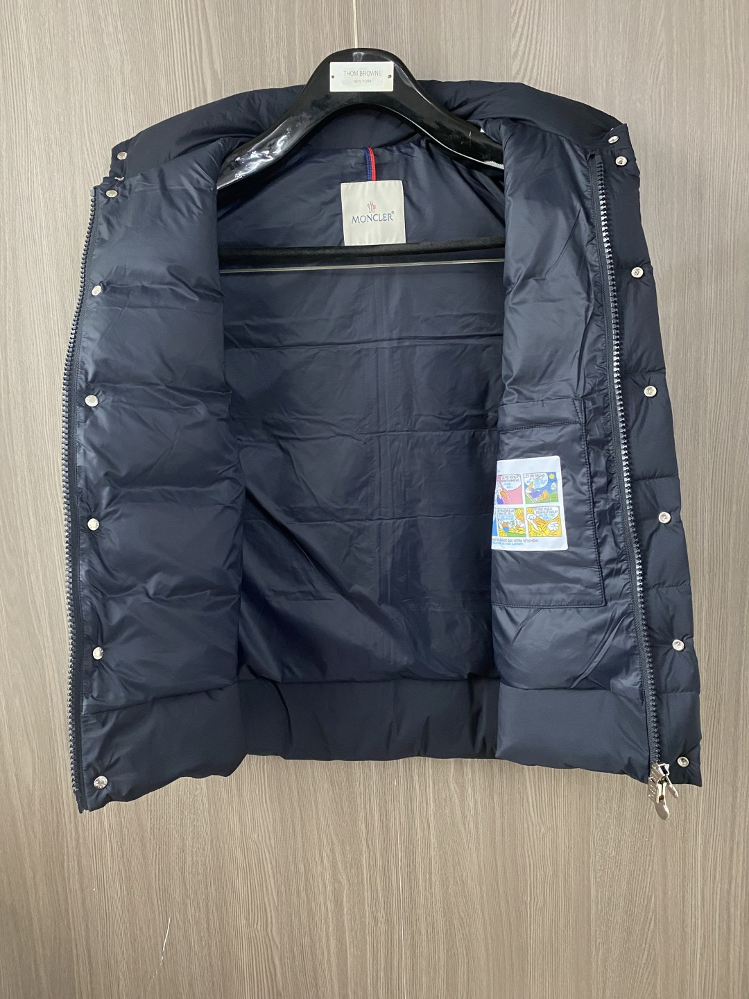 蒙口 2026秋冬新款🆕马甲 羽绒服原版1:1订制五金配件全进口原版定制 欢迎专柜对比 绝对的高品质 采用顶级鹅绒 超柔