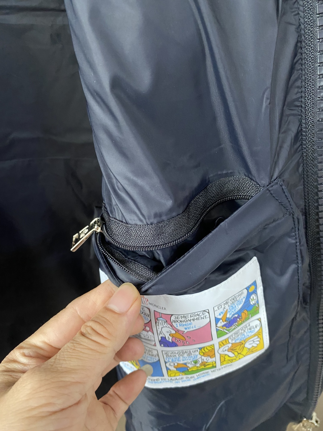 蒙口 2026秋冬新款🆕马甲 羽绒服原版1:1订制五金配件全进口原版定制 欢迎专柜对比 绝对的高品质 采用顶级鹅绒 超柔