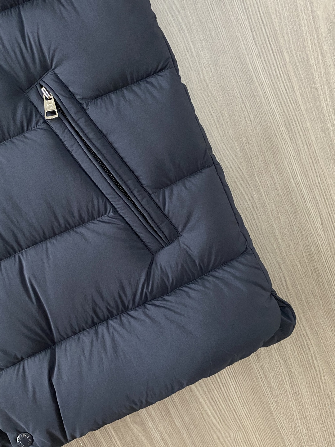 蒙口 2026秋冬新款🆕马甲 羽绒服原版1:1订制五金配件全进口原版定制 欢迎专柜对比 绝对的高品质 采用顶级鹅绒 超柔