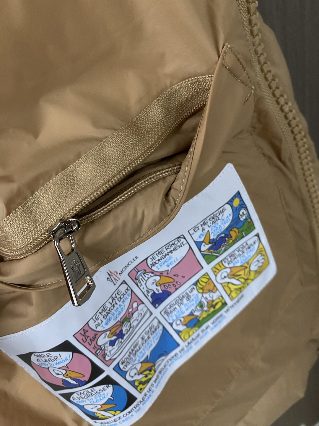 蒙口 2026秋冬新款🆕马甲 羽绒服原版1:1订制五金配件全进口原版定制 欢迎专柜对比 绝对的高品质 采用顶级鹅绒 超柔