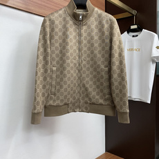 古奇 26ss最新品针织夹克外套,设计帅气有型!百搭必备单品,时尚潮牌, 轻松营造酷帅氛围感 ,高级感满满,在低调又时髦 古奇 26ss最新品针织夹克外套,设计帅气有型!百搭必备单品,时尚潮牌, 轻松营造酷帅氛围感 ,高级感满满,在低调又时髦