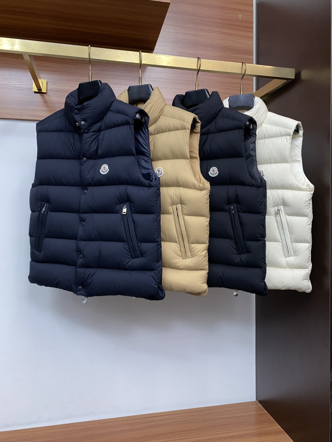 蒙口 2026秋冬新款🆕马甲 羽绒服原版1:1订制五金配件全进口原版定制 欢迎专柜对比 绝对的高品质 采用顶级95白鸭绒 蒙口 2026秋冬新款🆕马甲 羽绒服原版1:1订制五金配件全进口原版定制 欢迎专柜对比 绝对的高品质 采用顶级95白鸭绒