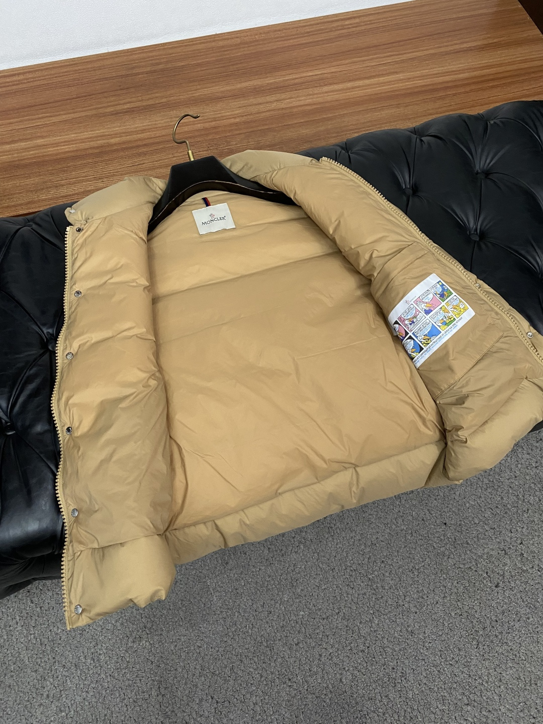 蒙口 2026秋冬新款🆕马甲 羽绒服原版1:1订制五金配件全进口原版定制 欢迎专柜对比 绝对的高品质 采用顶级95白鸭绒 蒙口 2026秋冬新款🆕马甲 羽绒服原版1:1订制五金配件全进口原版定制 欢迎专柜对比 绝对的高品质 采用顶级95白鸭绒