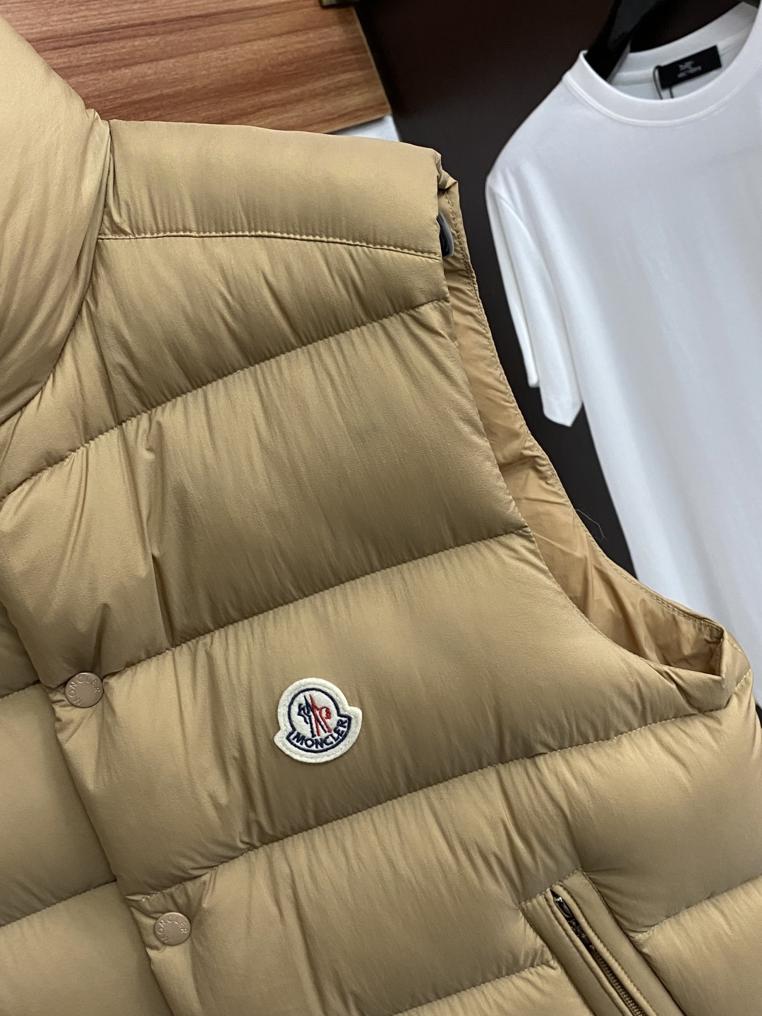 蒙口 2026秋冬新款🆕马甲 羽绒服原版1:1订制五金配件全进口原版定制 欢迎专柜对比 绝对的高品质 采用顶级95白鸭绒 蒙口 2026秋冬新款🆕马甲 羽绒服原版1:1订制五金配件全进口原版定制 欢迎专柜对比 绝对的高品质 采用顶级95白鸭绒